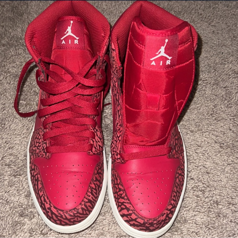 JORDAN 1 MID “RED ELEPHANT”